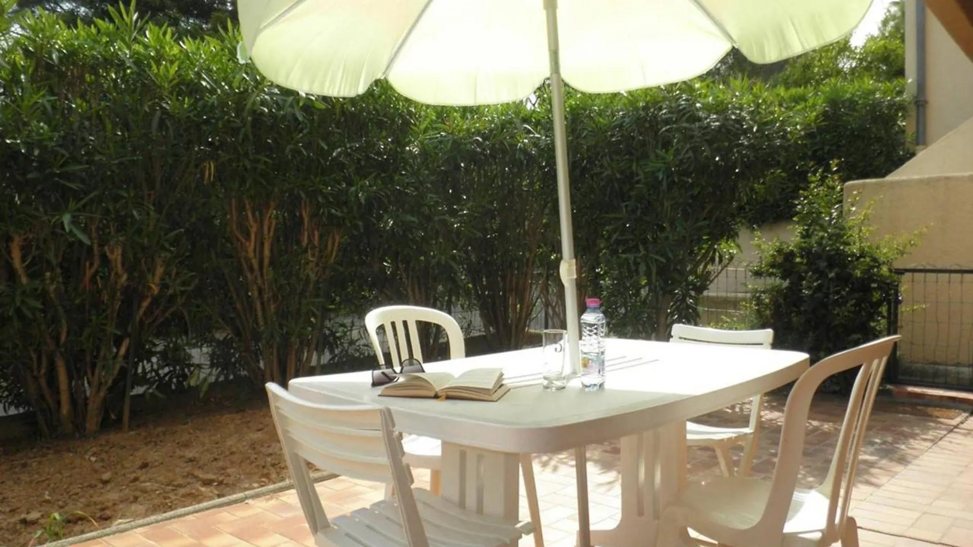 Appartement 3P En Rez-De-Jardin Avec Piscine Et Parking, A 600M De La Plage - Saint-Raphael - Fr-1-226A-151 France