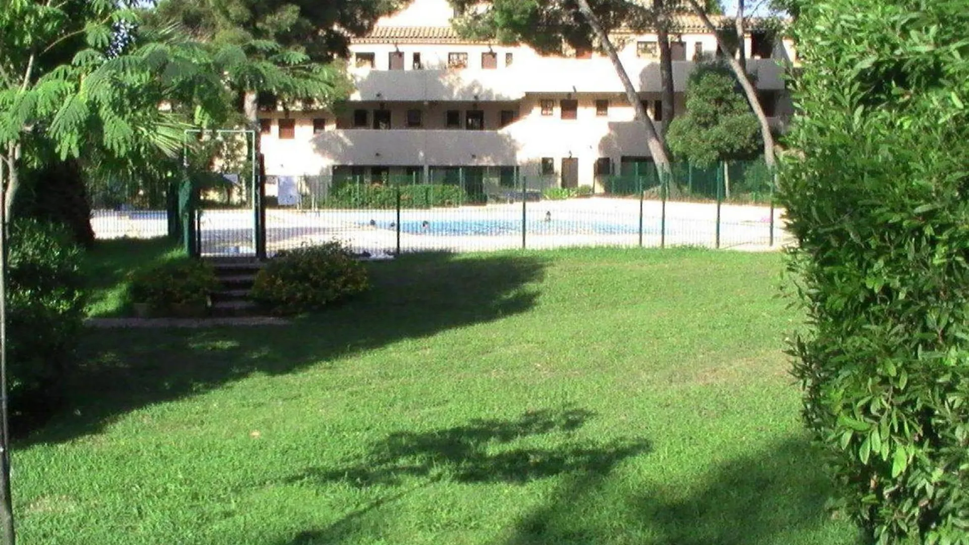 Appartement 3P En Rez-De-Jardin Avec Piscine Et Parking, A 600M De La Plage - Saint-Raphael - Fr-1-226A-151 Apartment Saint-Raphael (Var)