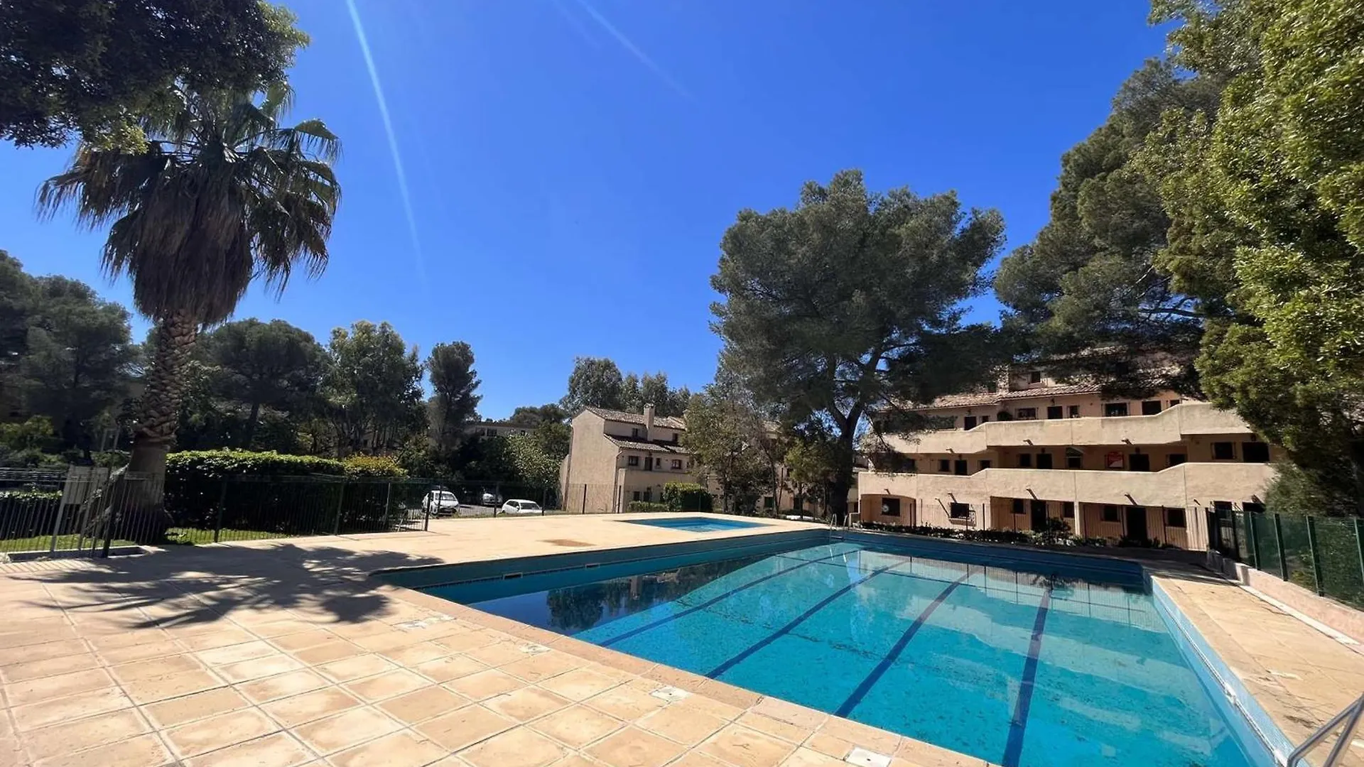 Appartement 3P En Rez-De-Jardin Avec Piscine Et Parking, A 600M De La Plage - Saint-Raphael - Fr-1-226A-151